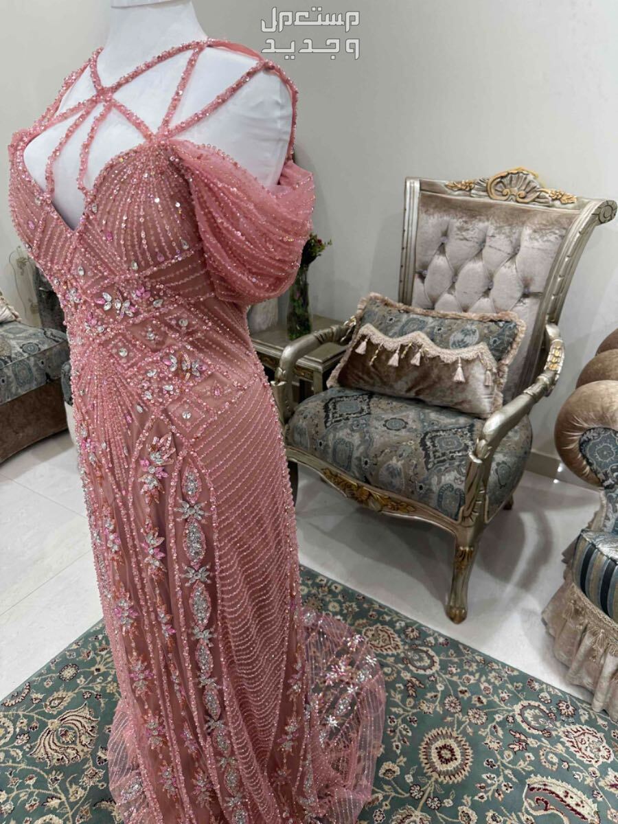 فستان مع خياط المصممه ايمان العجلان