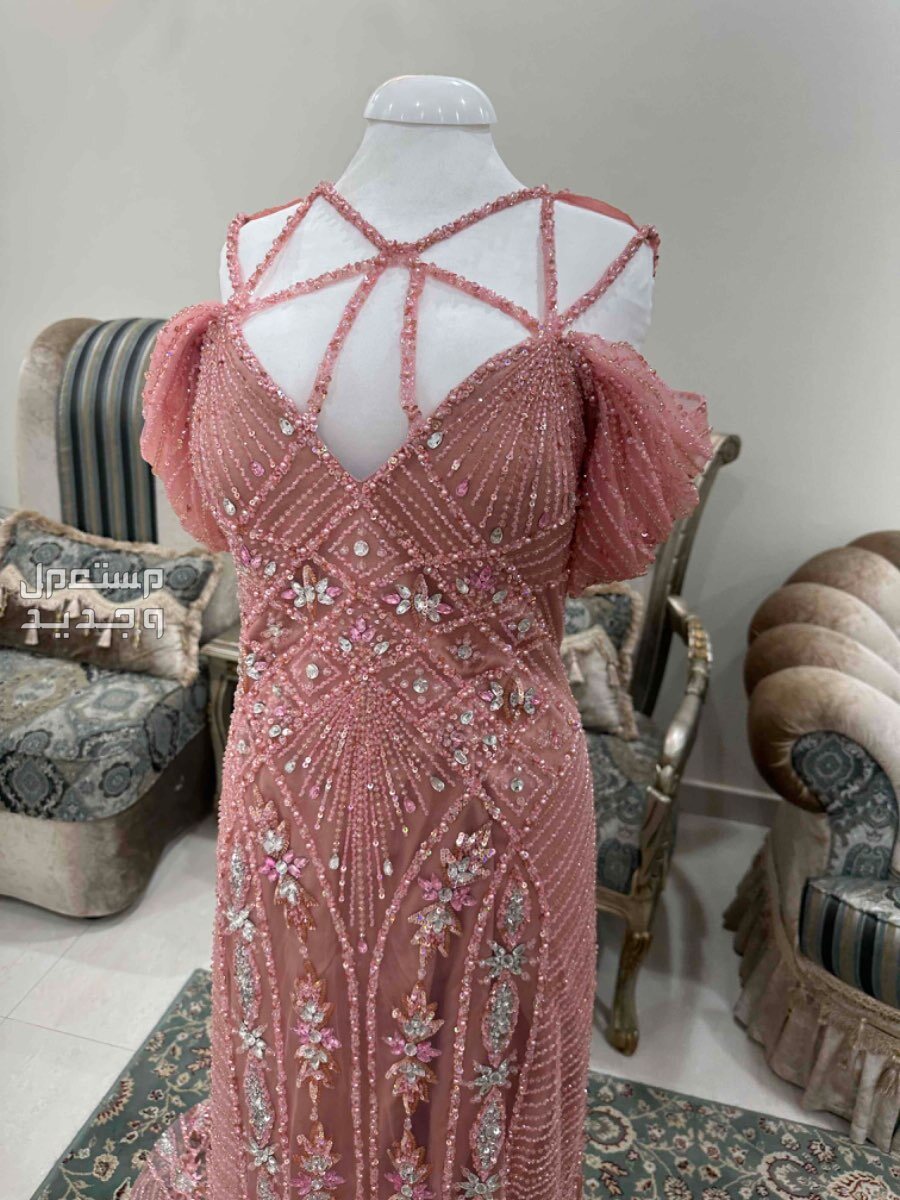 فستان مع خياط المصممه ايمان العجلان