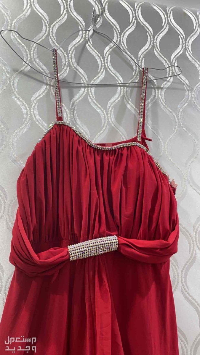 فستان احمر في سكاكا بسعر 150 ريال سعودي