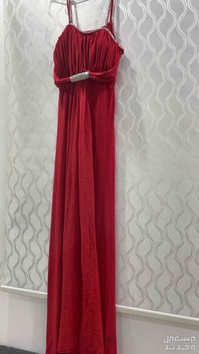فستان احمر في سكاكا بسعر 90 ريال سعودي