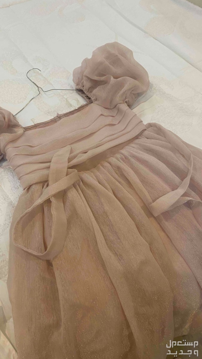 فستان يلبس عمر 14/13 للونه وردي نفس الصوره السعر 140