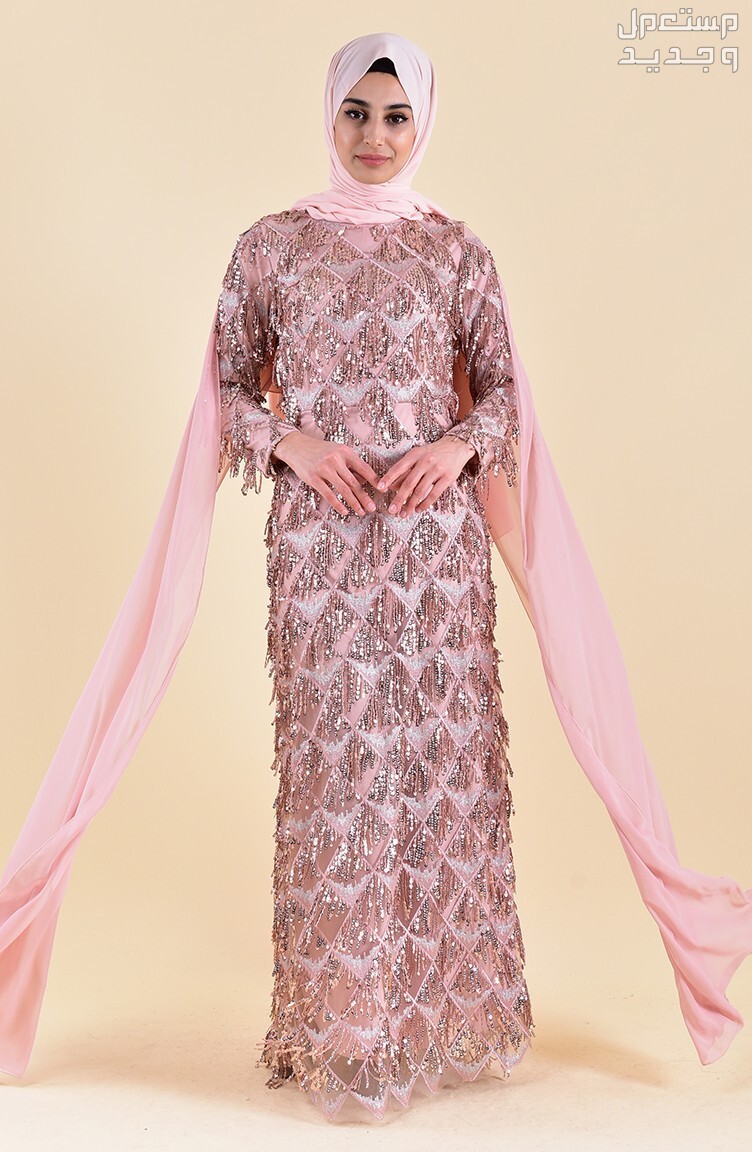 أبرز صيحات الموضة في عيد الفطر 2024 في السعودية فستان شراشيب مناسب للسهرة