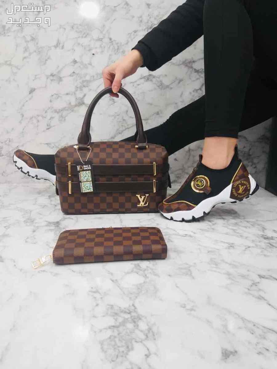 طقم نسائي شوز شنطه صناعه تركيه درجه اولى تصميم ماركات قوتشي لويس فيتون تومي