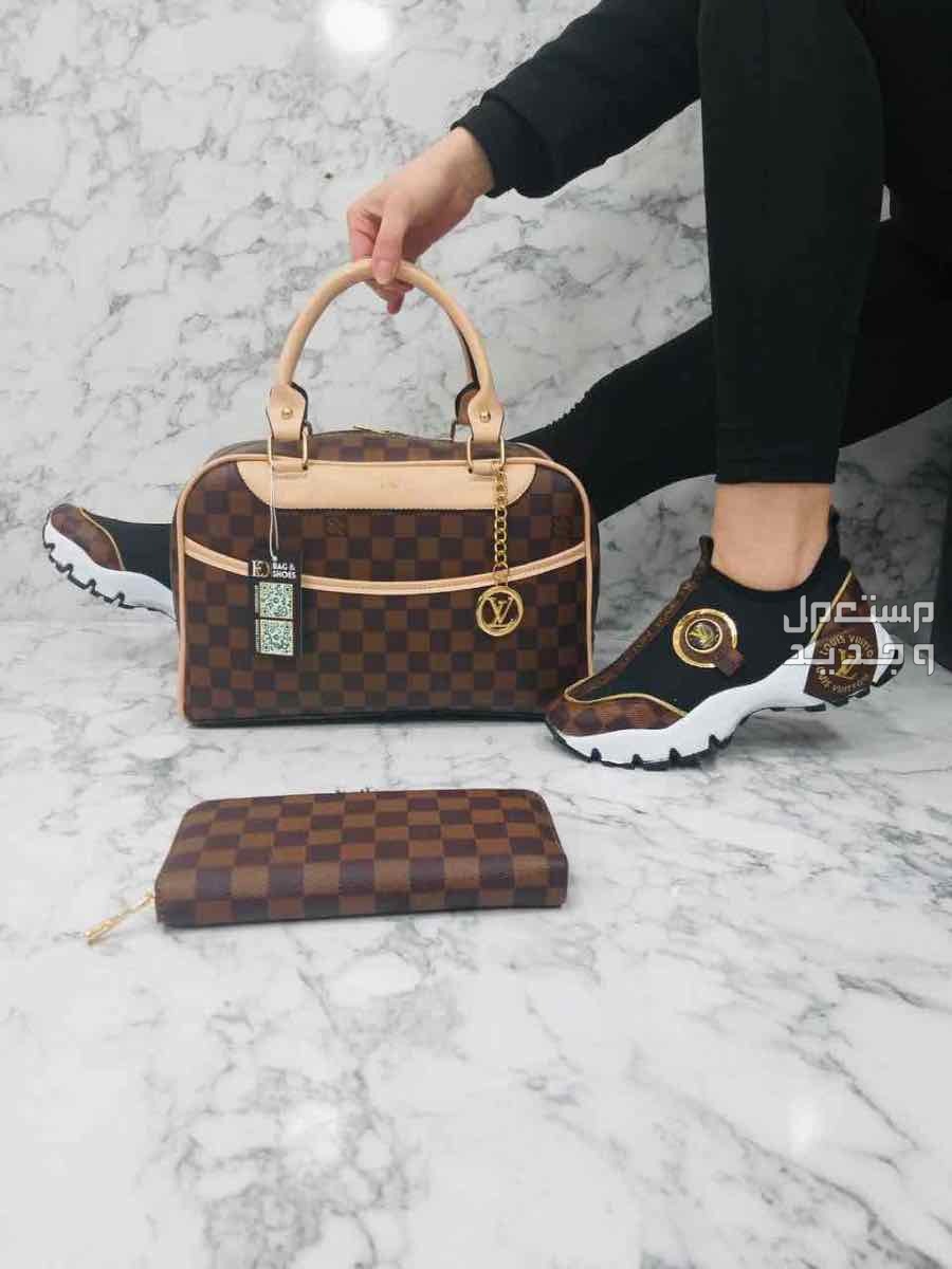 طقم نسائي شوز شنطه صناعه تركيه درجه اولى تصميم ماركات قوتشي لويس فيتون تومي