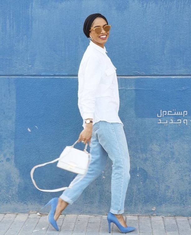 بالصور.. طرق تنسيق البنطلون الجينز الواسع للمحجبات.. 5 طرق مميزة في عمان جينز للمحجبات مع شيميز أبيض
