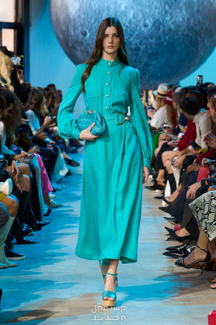 أشكال فساتين ربيعية للمحجبات 2024 فستان أزرق