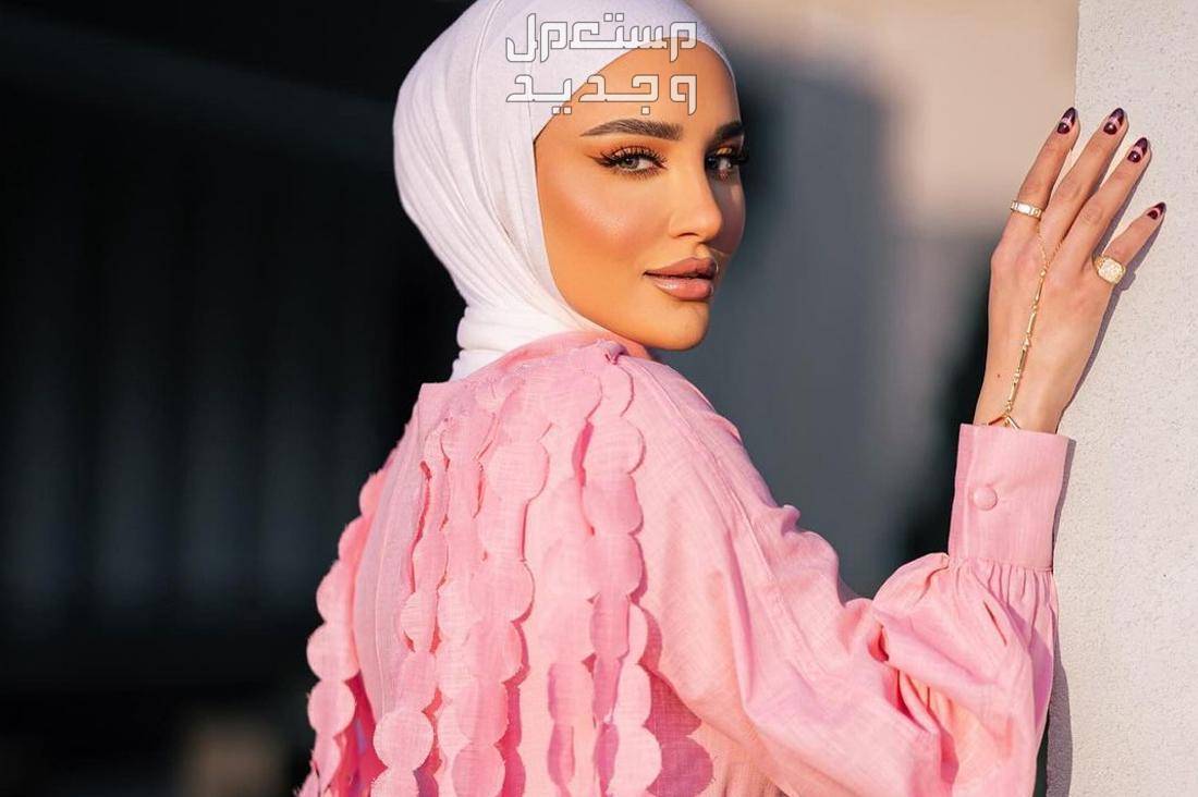 أشكال فساتين ربيعية للمحجبات 2024 في الأردن ظهر فستان وردي