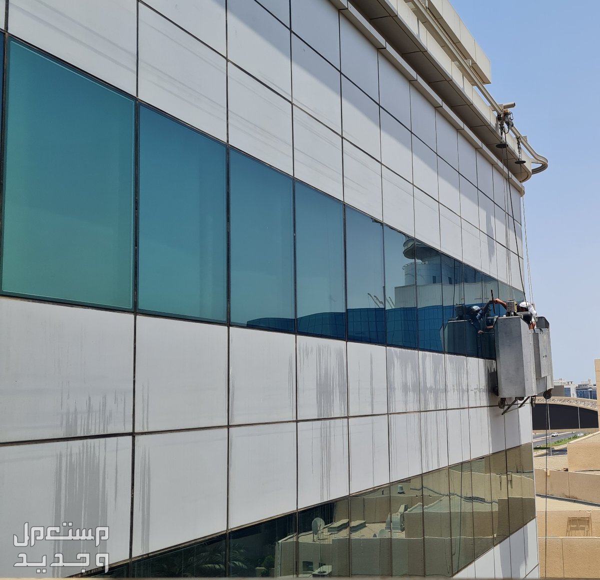 خدمات نظافة واجهات المباني الخارجية في جدة نظافة واجهات المباني الزجاجية في جدة، تلمبطيع واجهات المباني