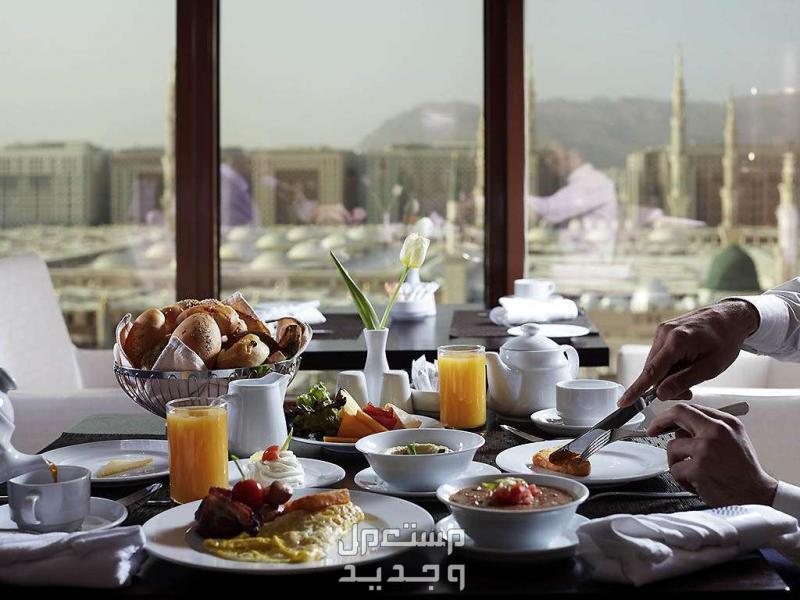 دليلك إلى أفضل 5 مطاعم في مكة المكرمة 2024 تطل على الحرم المكي دليلك إلى أفضل 5 مطاعم في مكة المكرمة 2024