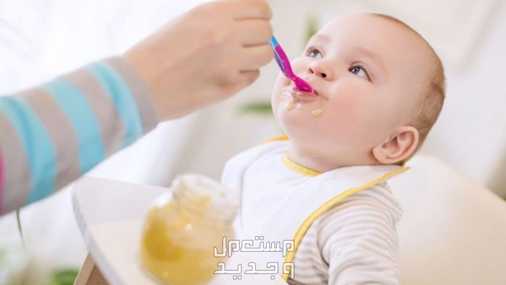جدول اكل صحي للاطفال الرضع في الأردن أم تطعم طفلها