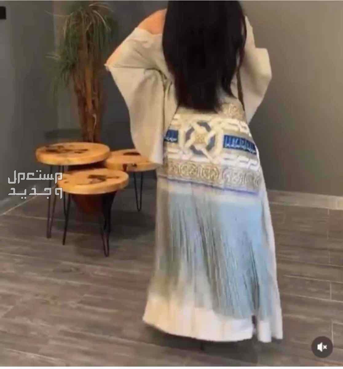 فستان من مصممه بالكويت