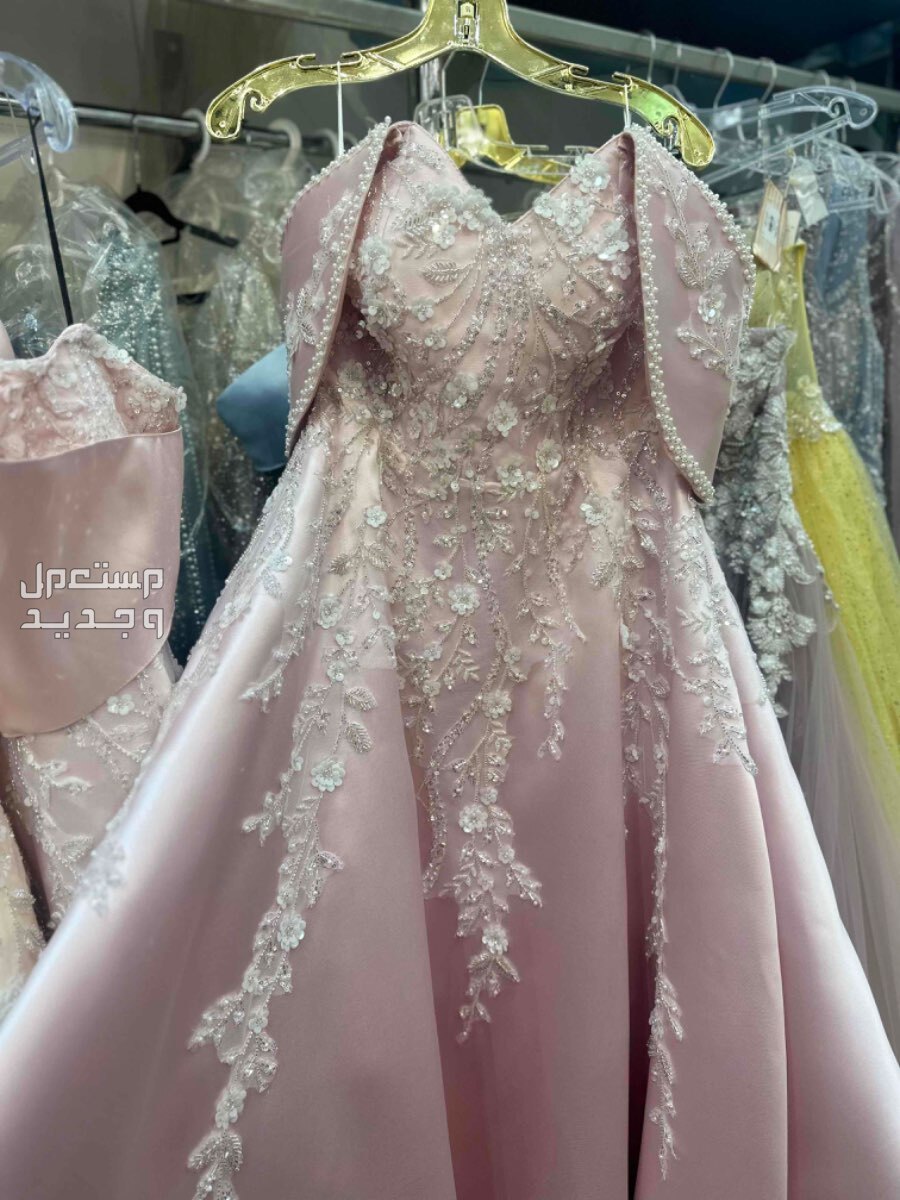 فستان جديد يجنن للسهرات  في صفوى بسعر ألف ريال سعودي