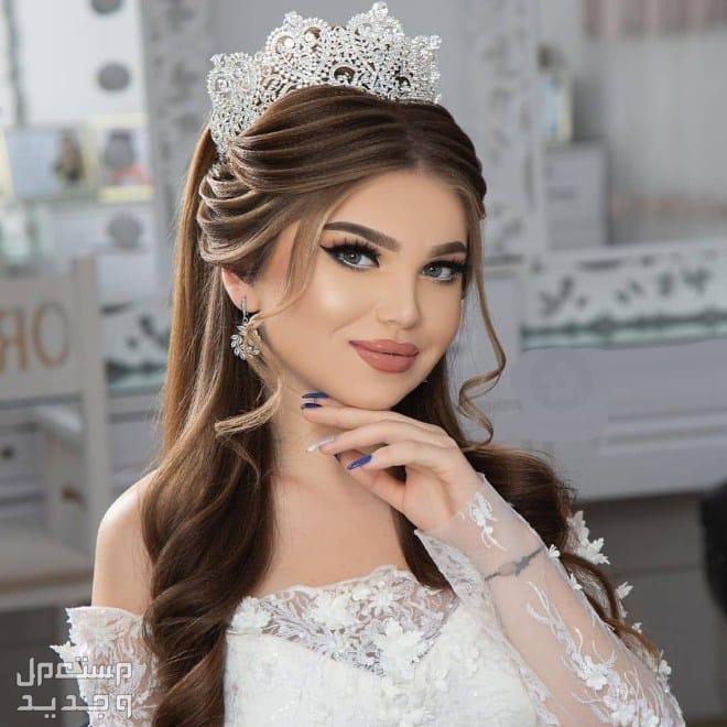 أجمل تسريحات شعر للعروس بالصور 2024 مع تاج العروس تسريحة شعر العروس مع التاج