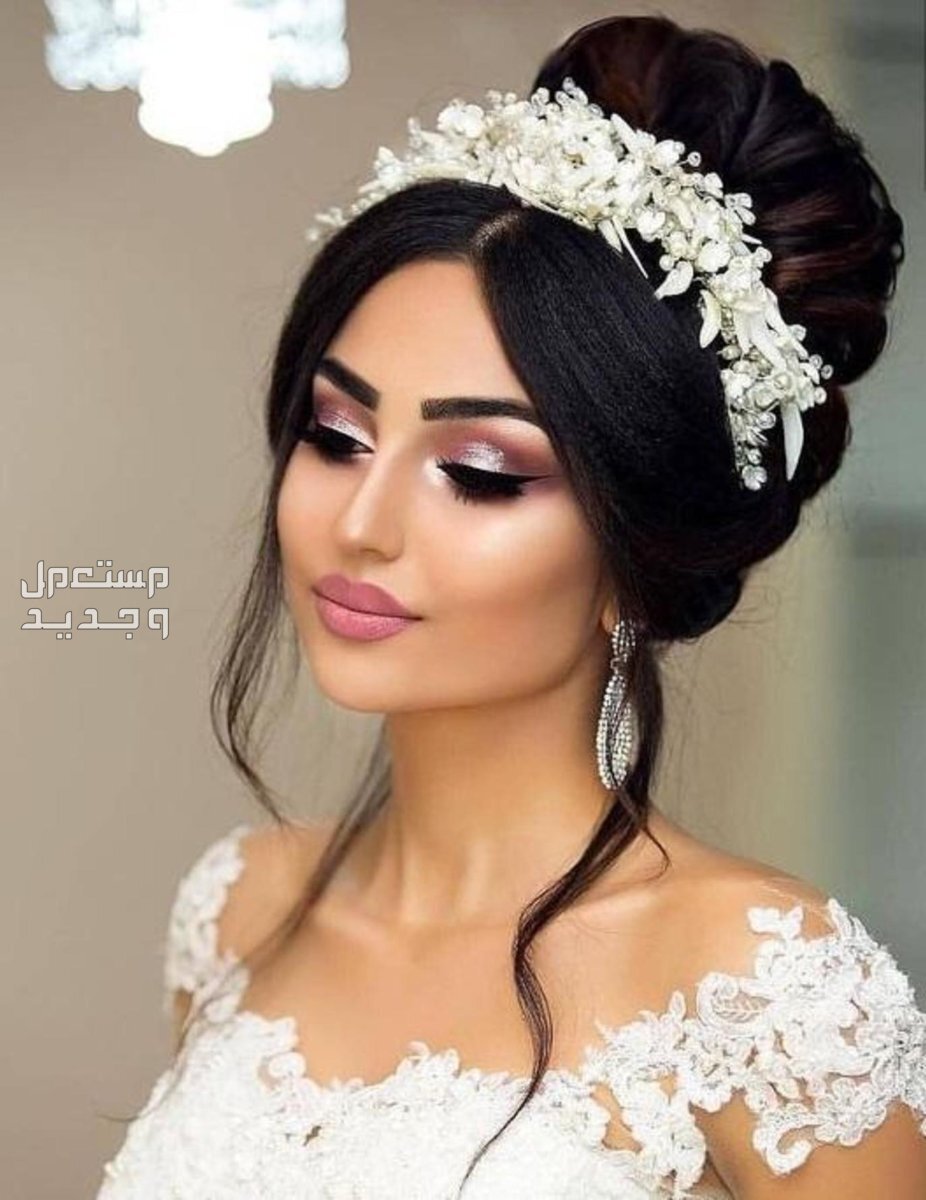 أجمل تسريحات شعر للعروس بالصور 2024 مع تاج العروس في الأردن تسريحة للعروس مع التاج