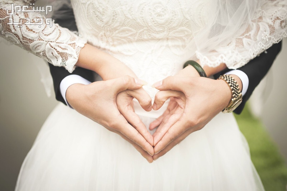 طريقة تصميم بطاقة تهنئة للعروسين بالخطوبة والزواج في السعودية عروسين
