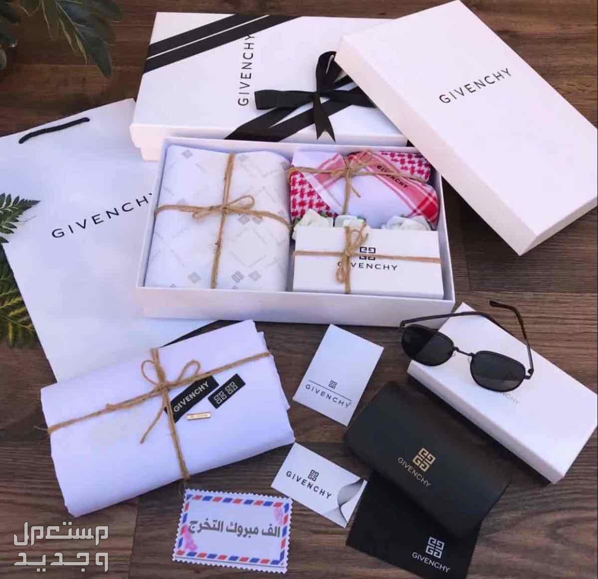 *بوكس ماركه كارتير* ☑️ *قماش ماركه كارتير صيفي مع زراير ولوقو للجيب و الرقبة* ☑️ *شماغ كوبي ماركه كارتير  سوبر ديلوكس قطن 100%مقاسات60-58-55* *☑️تعليقة سيارة نحت الاسم حسب الطلب* *☑️عطر