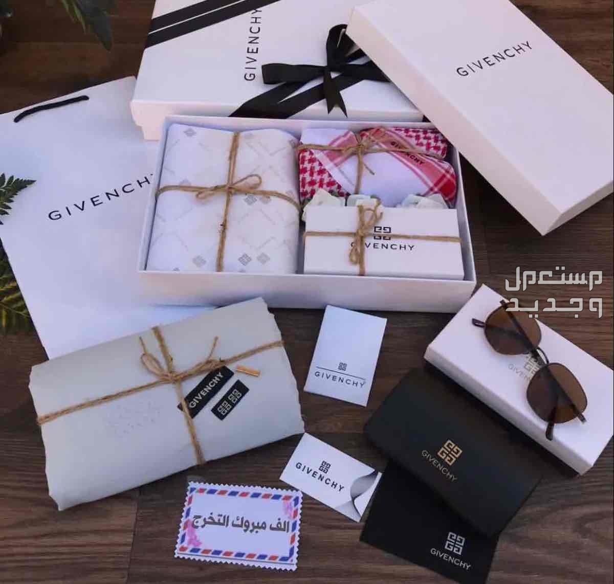 *بوكس ماركه كارتير* ☑️ *قماش ماركه كارتير صيفي مع زراير ولوقو للجيب و الرقبة* ☑️ *شماغ كوبي ماركه كارتير  سوبر ديلوكس قطن 100%مقاسات60-58-55* *☑️تعليقة سيارة نحت الاسم حسب الطلب* *☑️عطر