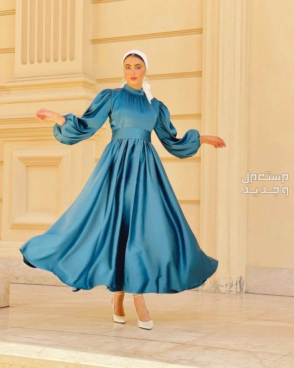 أفضل اتجاهات الاحذية موضة صيف 2024 في السعودية فستان بياقة