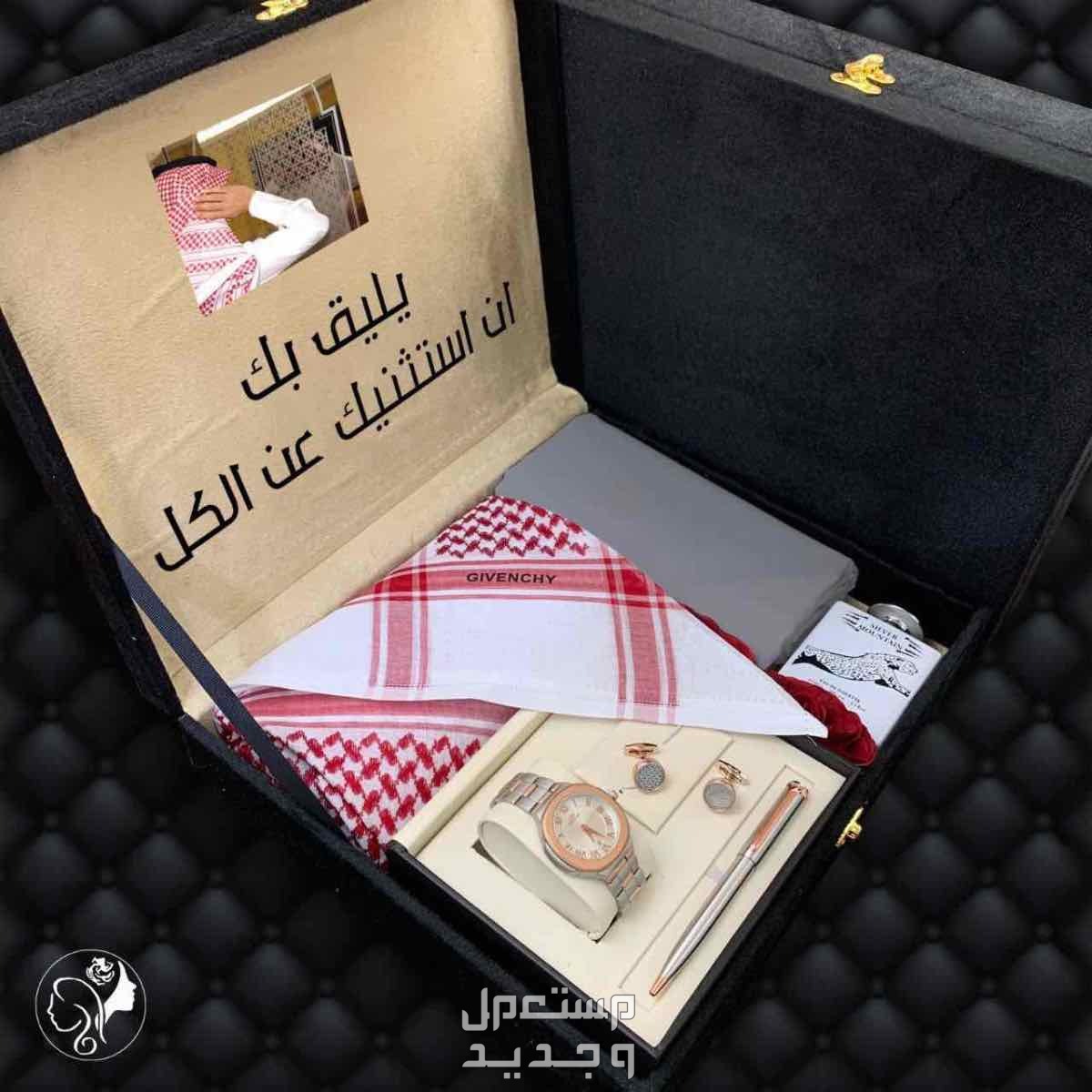 نقدم لكم بوكس جفنشي رجالي راقي يتكون من قماش جفنشي_^^_______________ *1* شماغ رجالي قطن 100% *2* مبخره  *3* مشلح  *4* سبحه * 5 * عطر رجالي 100 مل