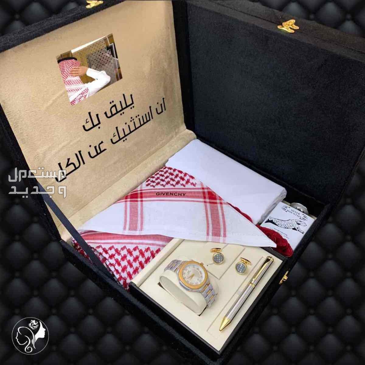 نقدم لكم بوكس جفنشي رجالي راقي يتكون من قماش جفنشي_^^_______________ *1* شماغ رجالي قطن 100% *2* مبخره  *3* مشلح  *4* سبحه * 5 * عطر رجالي 100 مل