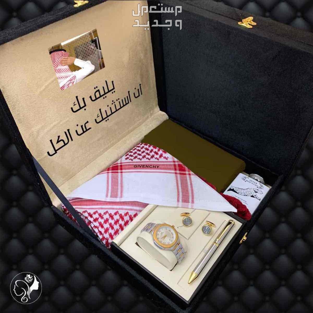 نقدم لكم بوكس جفنشي رجالي راقي يتكون من قماش جفنشي_^^_______________ *1* شماغ رجالي قطن 100% *2* مبخره  *3* مشلح  *4* سبحه * 5 * عطر رجالي 100 مل