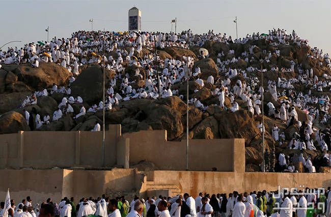 ما هو وقت استجابة الدعاء يوم عرفة؟ في البحرين الحجاج على جبل عرفات