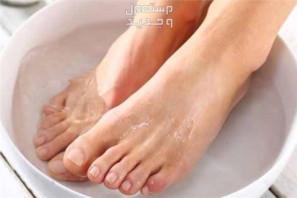 فوائد وأضرار وضع القدمين في الماء والملح والخل في الإمارات العربية المتحدة وضع القدمين في الماء والملح والخل
