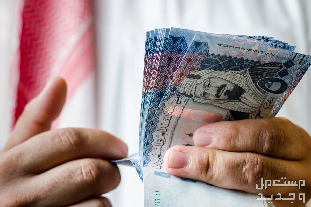 ما تفسير رؤية الأوراق النقدية في المنام لإبن سيرين للرجل والمرأة؟ تفسير رؤية الأوراق النقدية في المنام.. هل دليل على الخير أو الشر؟