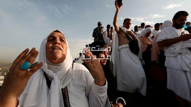 تعرف على مناسك الحج للنساء بالصور سيدة تدعو الله في يوم عرفة