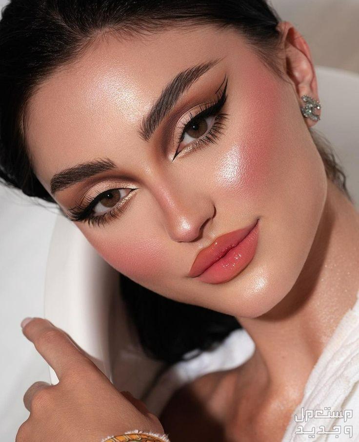 طريقة عمل مكياج العيون بالصور رسمة مك اب عيون