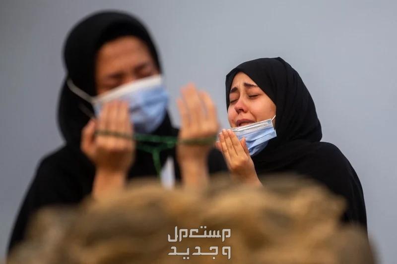 أجمل عبارات ورسائل توديع قبل الحج 1445 في الإمارات العربية المتحدة سيدتان تبكيان