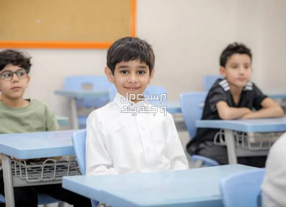 حقيقة إلغاء الفصل الدراسي الثالث بالعام الجديد 1446 في عمان طالب سعودي