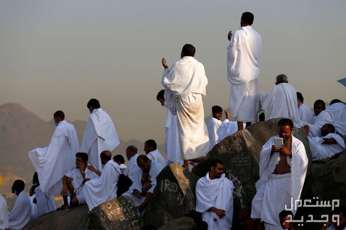 موعد يوم عرفة فلكيا 2024 ومتى عيد الأضحى في البحرين حجاج على جبل عرفات
