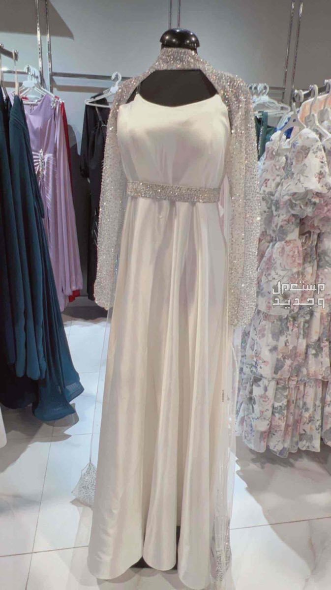 الرياض فستان فخم ويصلح للحامل بعد والتصوير مو موضح فخامة الفستان