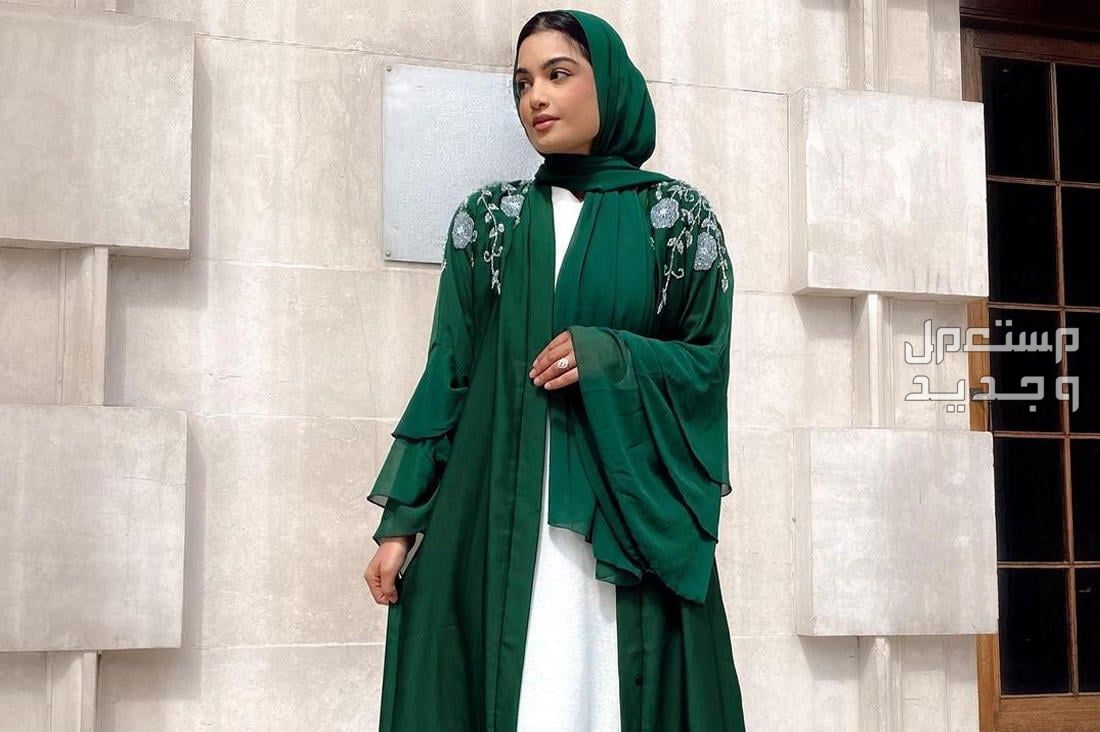عبايات باللون الأخضر لليوم الوطني السعودي 2024 في السعودية عبايات باللون الأخضر لليوم الوطني السعودي بأكتاف مطرزة