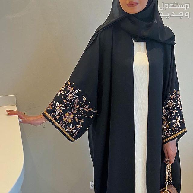موديلات عبايات للتفصيل 2024 الأناقة البسيطة: عبايات بقصات راقية
