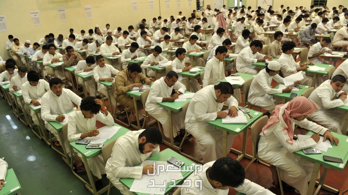 موعد الاختبارات التحريرية الفصل الدراسي الثالث 2024 في موريتانيا طلاب في اختبارات نهاية العام