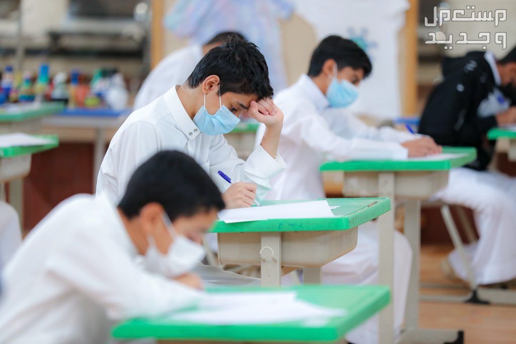 موعد الاختبارات التحريرية الفصل الدراسي الثالث 2024 في الإمارات العربية المتحدة طلاب في لجنة الامتحان