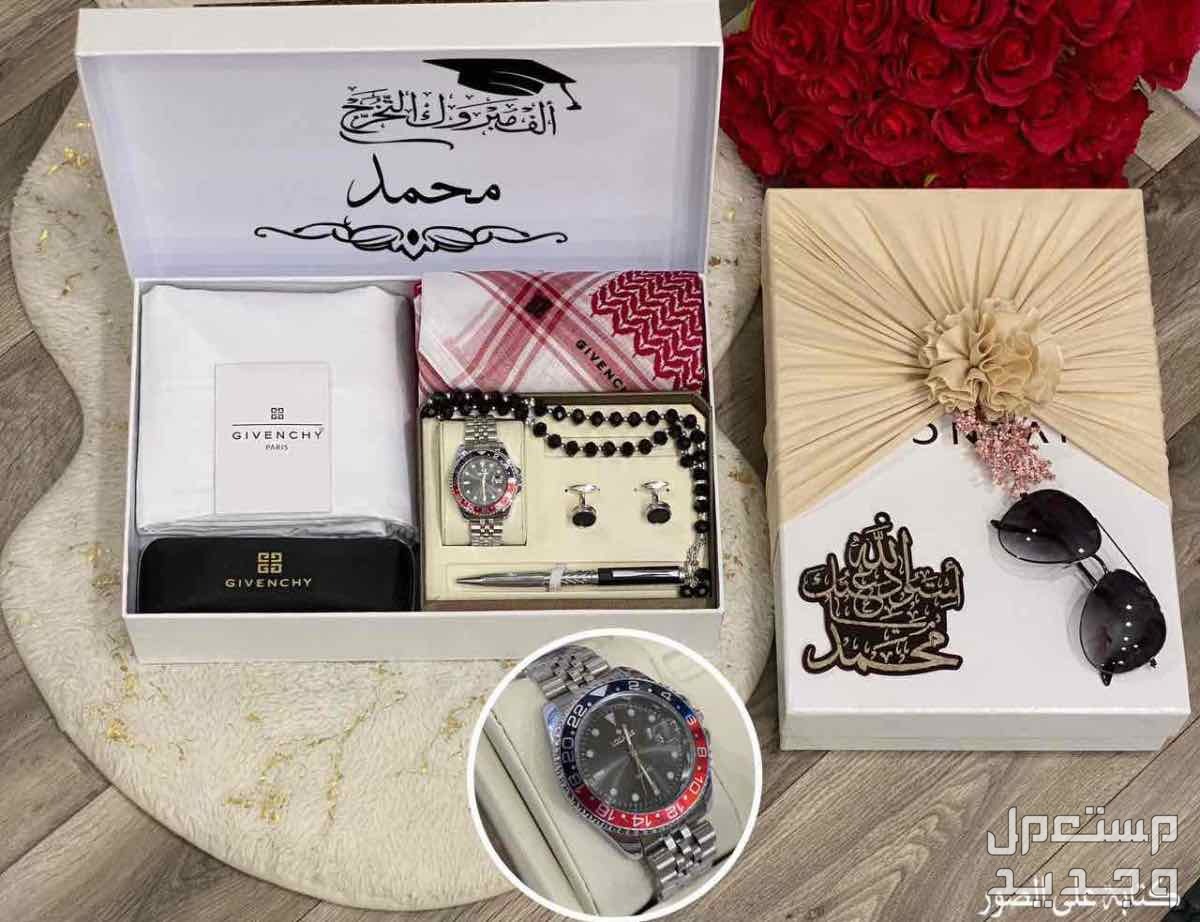 هدايا تخرج * عرض خاص مجموعه طقم رجالي  😍قماش رجالي صيفي بتصميم ماركه جفنشي  خامه نظيفه عالية الجوده 😍ازرار  جفنشي  8 حبات  😍لوقو رقبه وجيب  جفنشي 😍شماغ بتصميم جفنشي وبجوده عاليه قطن 100 %؜