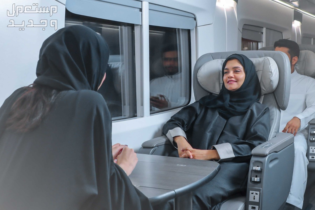 جدول رحلات قطار سار القصيم الرياض وأسعار التذاكر في البحرين سيدات في قطار سار