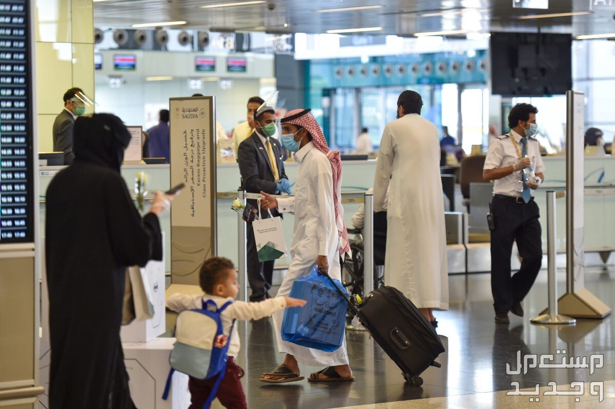 كيفية تحويل الزيارة الى اقامة في العراق مسافرون في المطار
