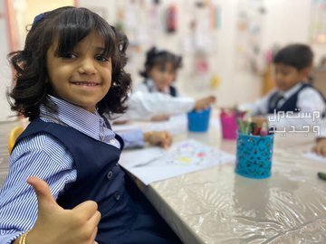جدول التقويم الدراسي 1446 الجديد في الكويت طالبة في المدرسة