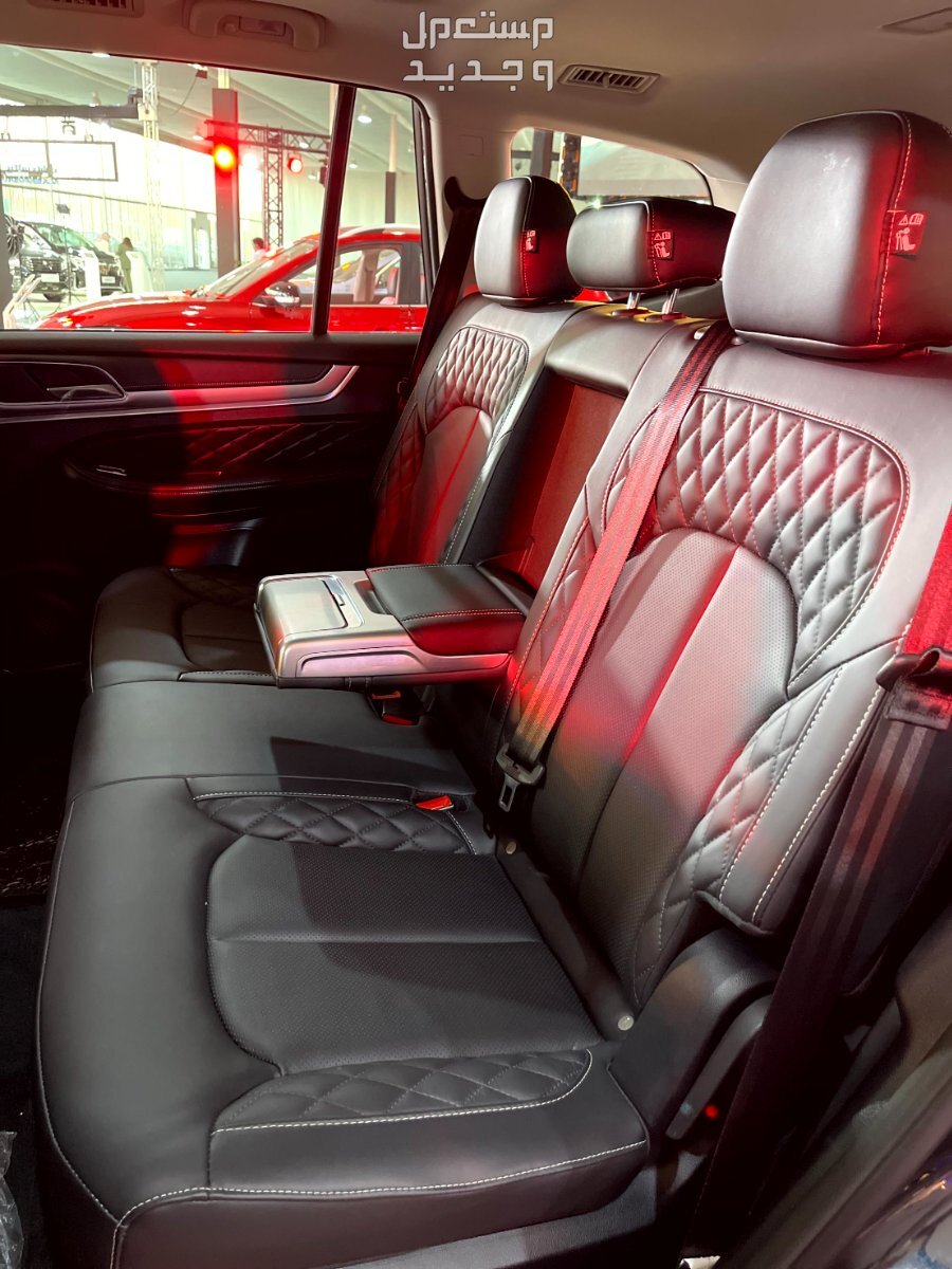 صور إم جي RX8 موديل 2024 بجودة عالية من الداخل والخارج والألوان المتوفرة في الأردن المقاعد الخلفية