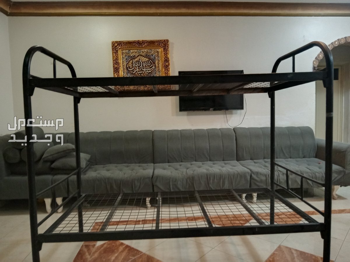 سرير حديد يتكون من طابقين مافي أي عيب شبه جديد السعر 300