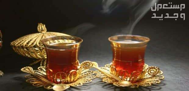 أفضل أنواع الشاي الأحمر: دليلك الشامل لاختيار الأفضل في اليَمَن أكواب من الشاي الأحمر