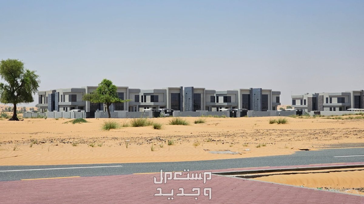 أراضي سكني استثماري أرضي وطابقين للبيع بجوار جامعة ام القيوين مباشرة على شارع الشيخ محمد بن زايد