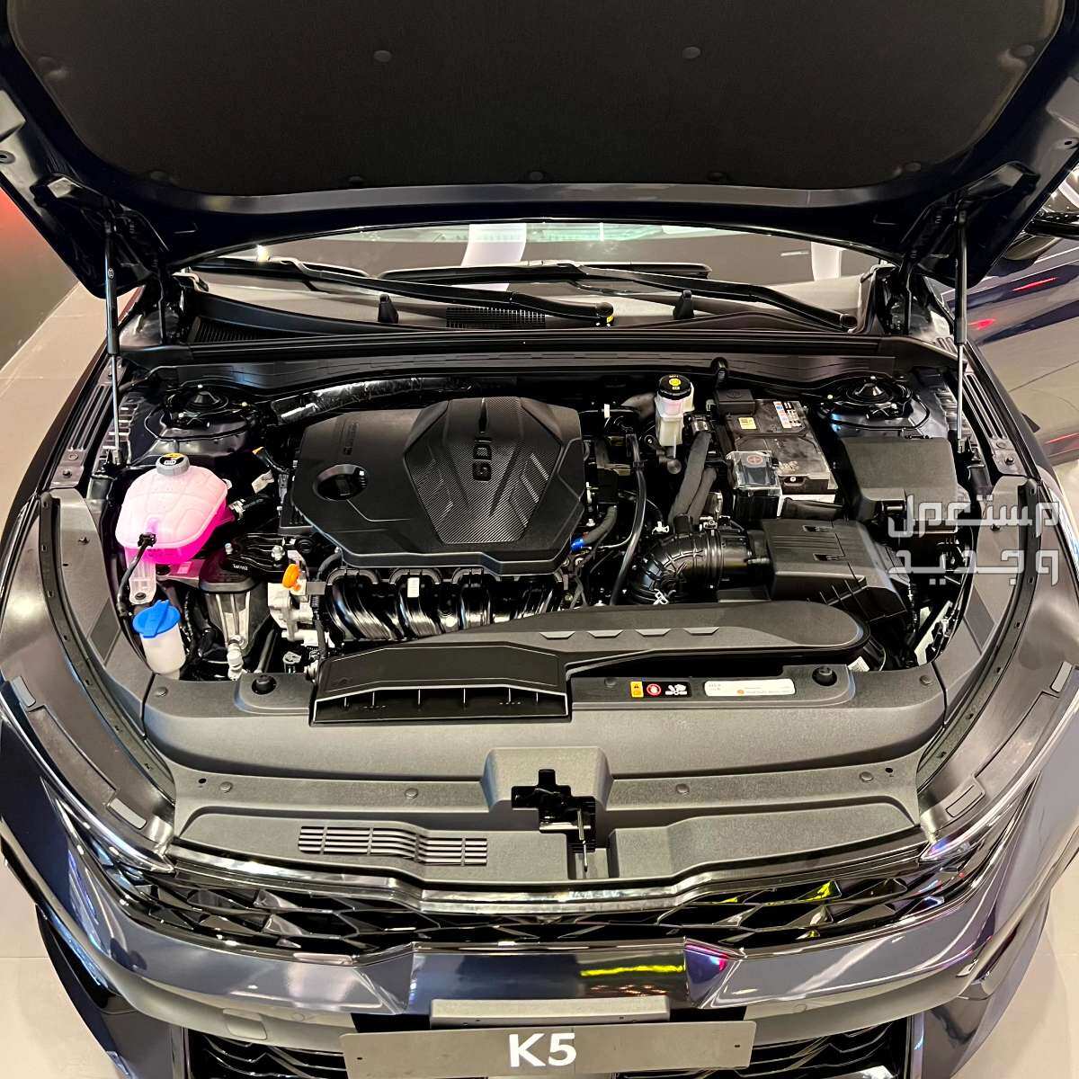 كيا K5 2025 فيس ليفت بجميع الفئات والأسعار المتوفرة عند الوكيل وأبرز العيوب والمميزات محرك كيا K5 2025 فيس ليفت