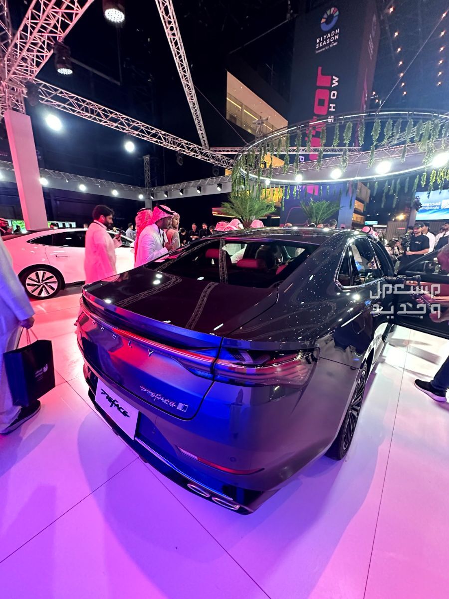 جيلي بريفيس 2025 بجميع الفئات والأسعار المتوفرة عند الوكيل وأبرز المميزات والعيوب