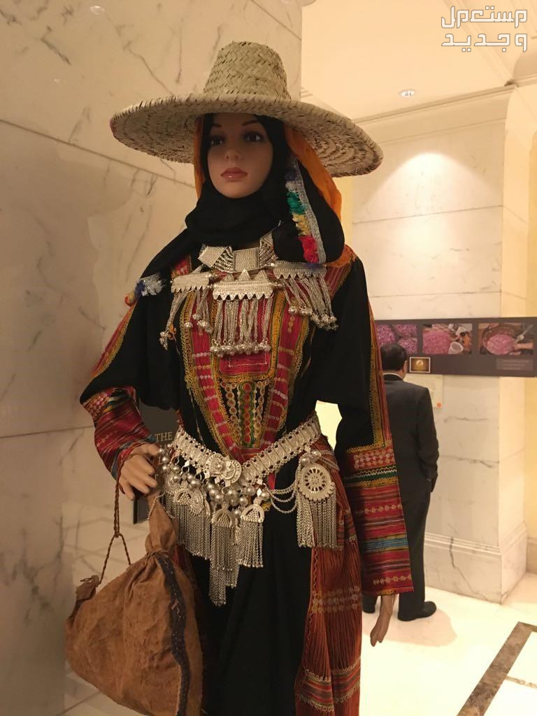 الزي الوطني السعودي للبنات.. أبرز المواصفات والأسعار 2024 زي سعودي تقليدي