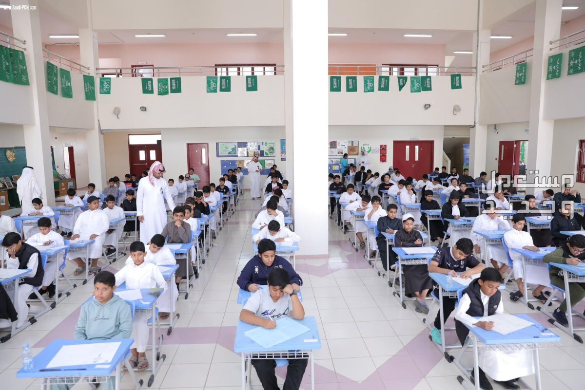 خطوات ورابط الاستعلام عن نتائج الفصل الدراسي الثالث عبر نظام نور 1445 طلاب يؤدون الاختبارات